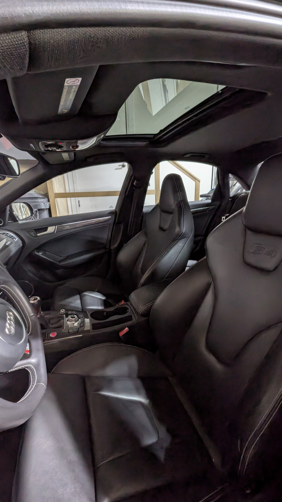 For sale: Immaculate Audi S4 with 6 SPD manual - photo 5