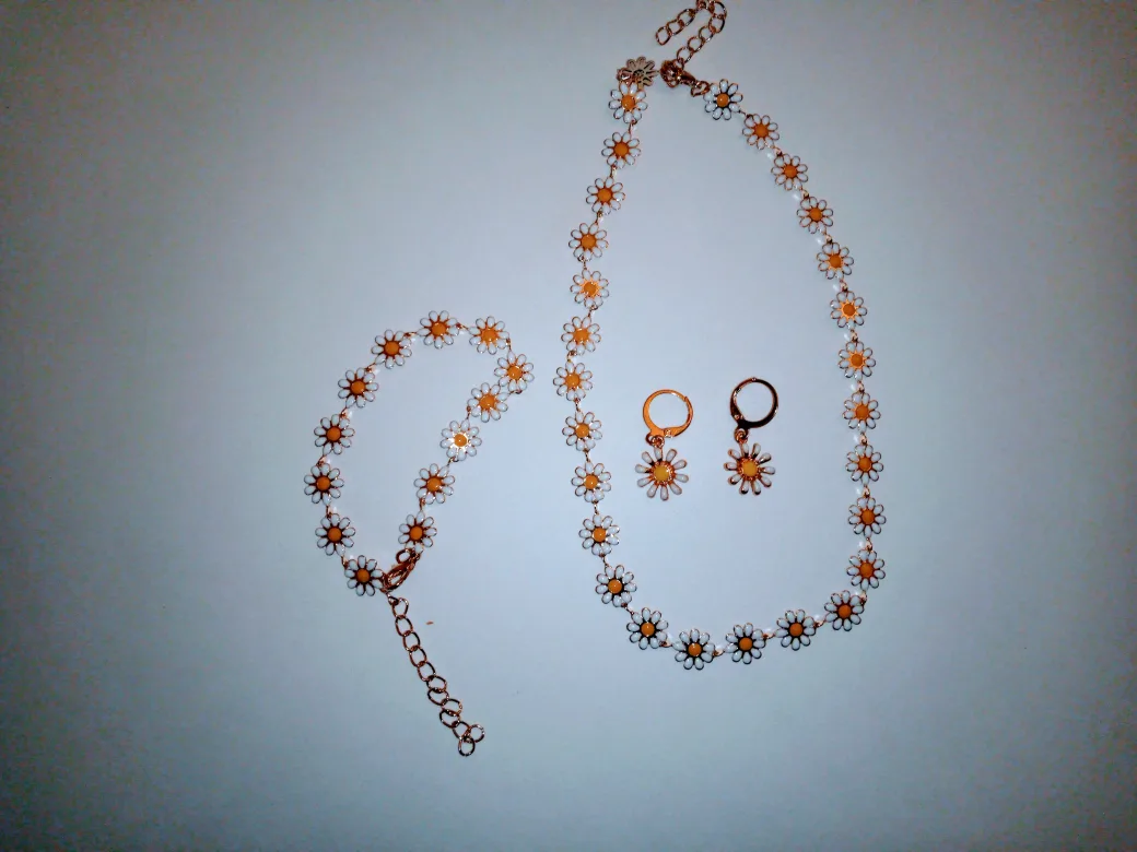Daisy Necklace, Bracelet & Earring Set thumbnail