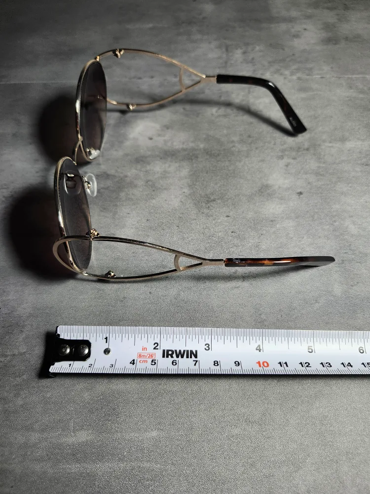 FREEBIE: Women's Sunglasses image indicator(3)