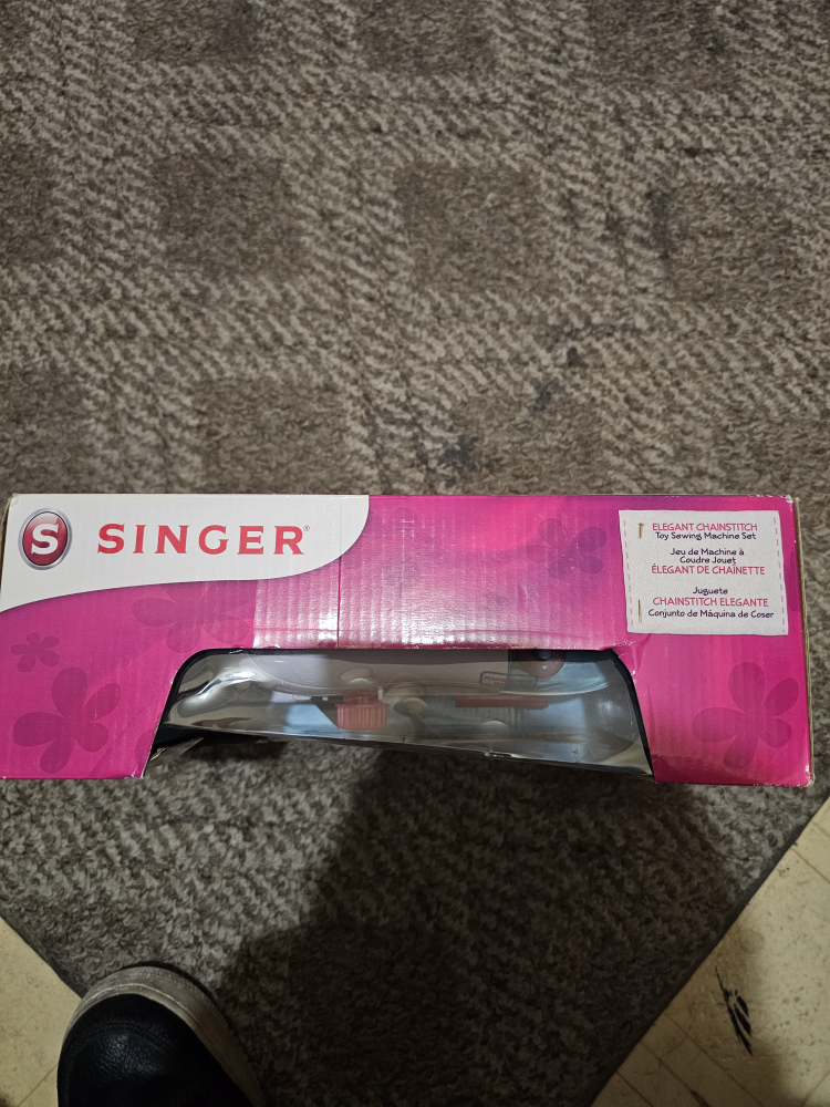 New Singer Elegant Chainstitch Toy Sewing Machine Set - photo 2