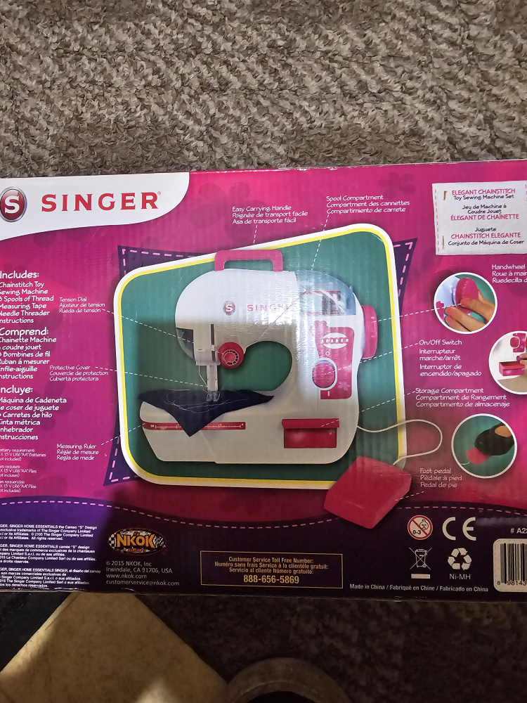 New Singer Elegant Chainstitch Toy Sewing Machine Set - photo 4