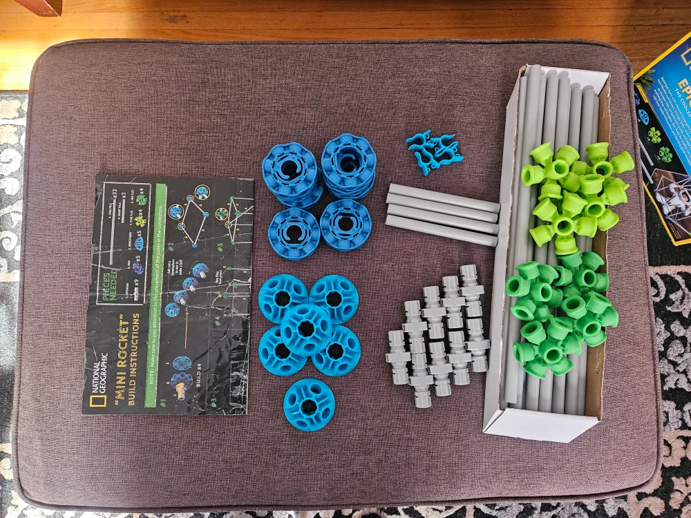 National Geographic Epic Forts STEM Kit image indicator(3)