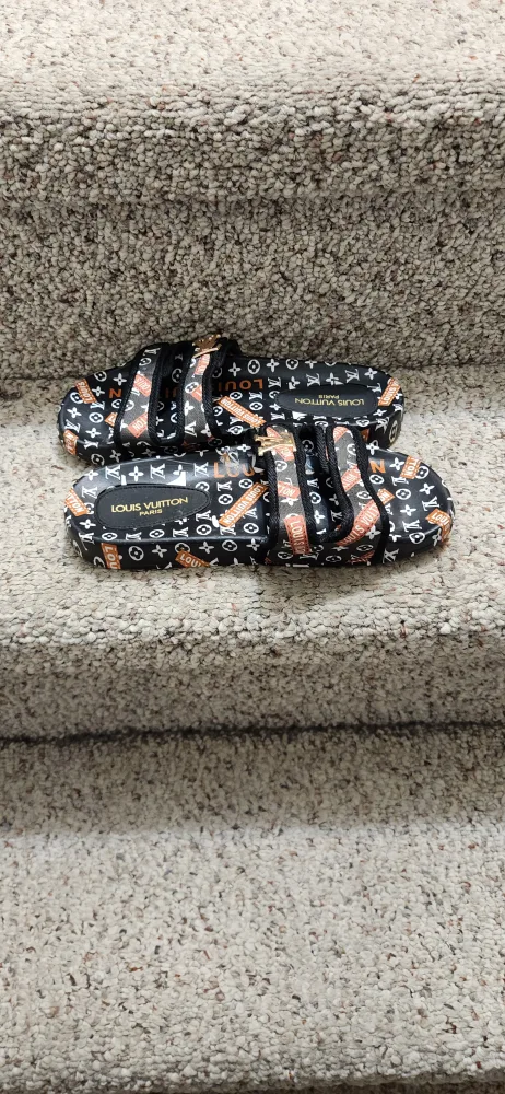 Louis Vuitton Monogram Slides - Size 40 image indicator(5)
