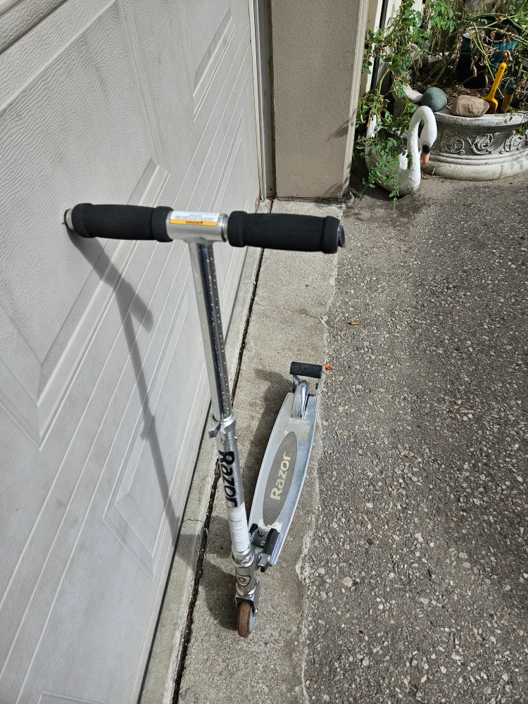 Razor Scooter - Great for Beginners! thumbnail