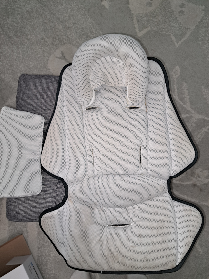 UPPAbaby Infant SnugSeat - Like New! - photo 2