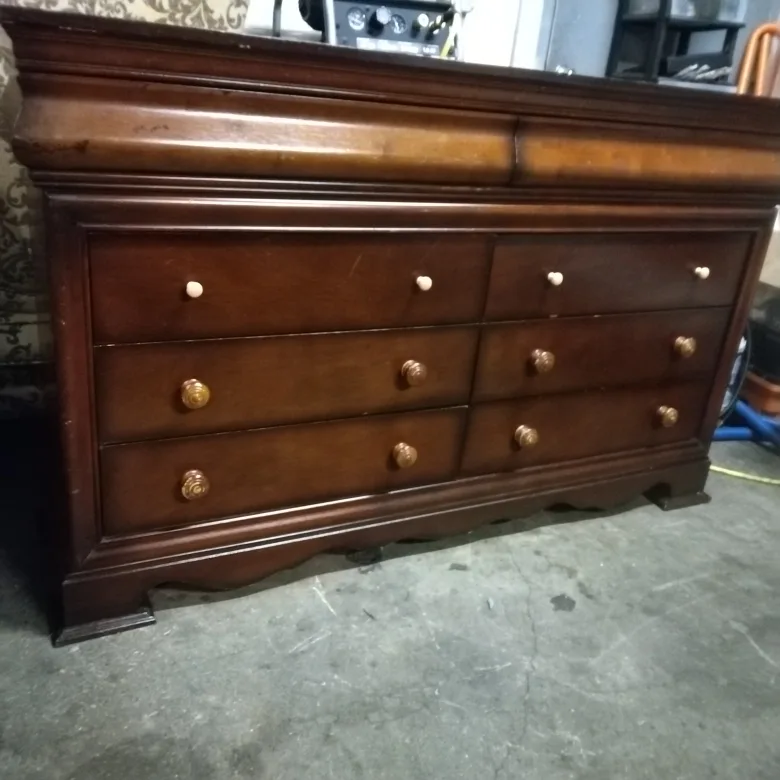 dresser thumbnail