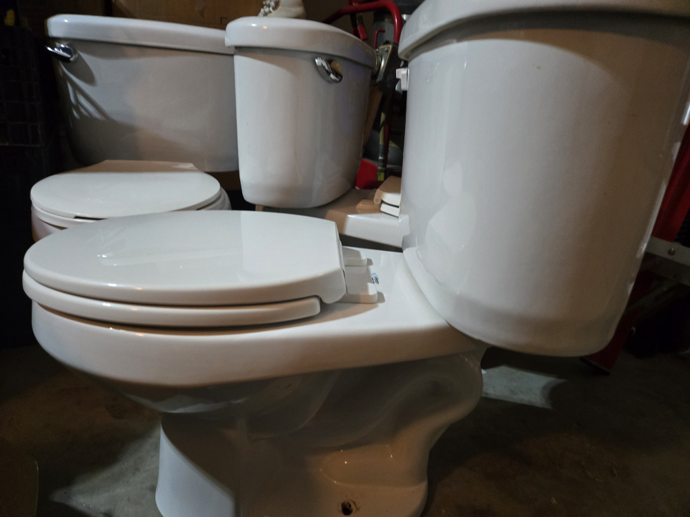 2 White  Toilets - photo 3