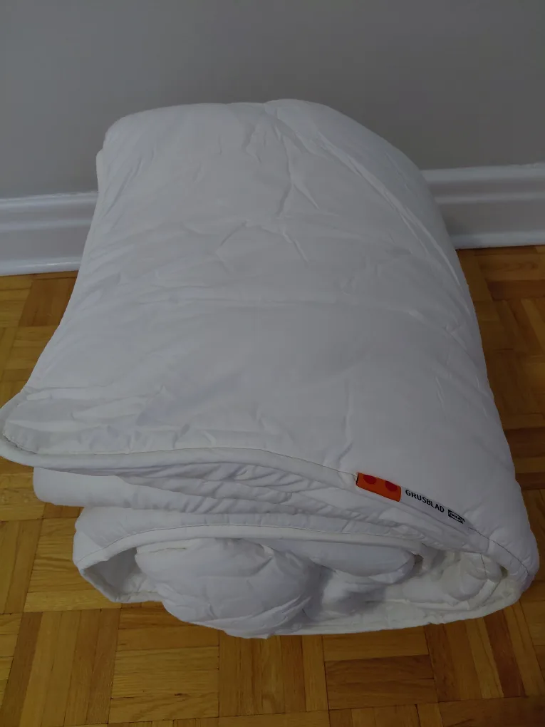 IKEA GRUSBLAD Queen Duvet - Like New! thumbnail