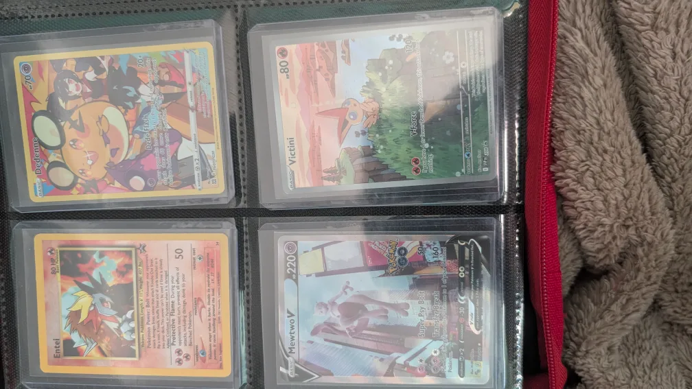 Pokemon Trading Cards - Lot of Assorted Cards image indicator(2)