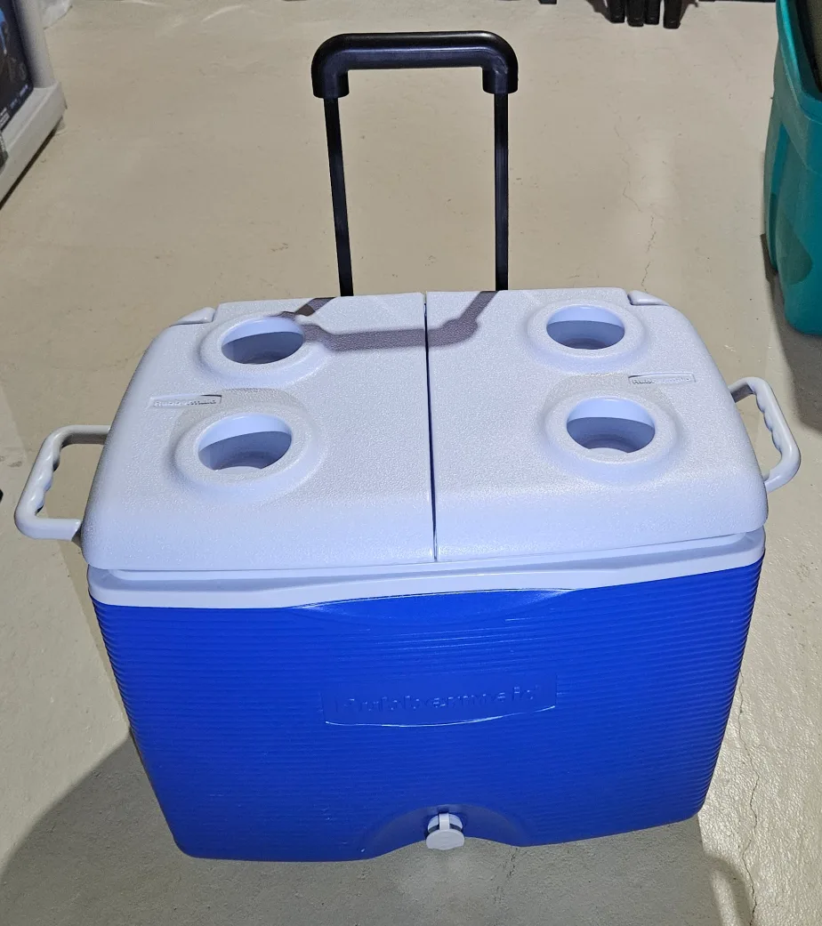 Rubbermaid 45 Quart Cooler with Wheels & Drainage Spout thumbnail
