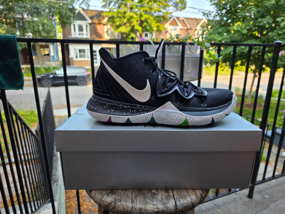 Nike Kyrie 5 Black Basketball Shoes image indicator(2)