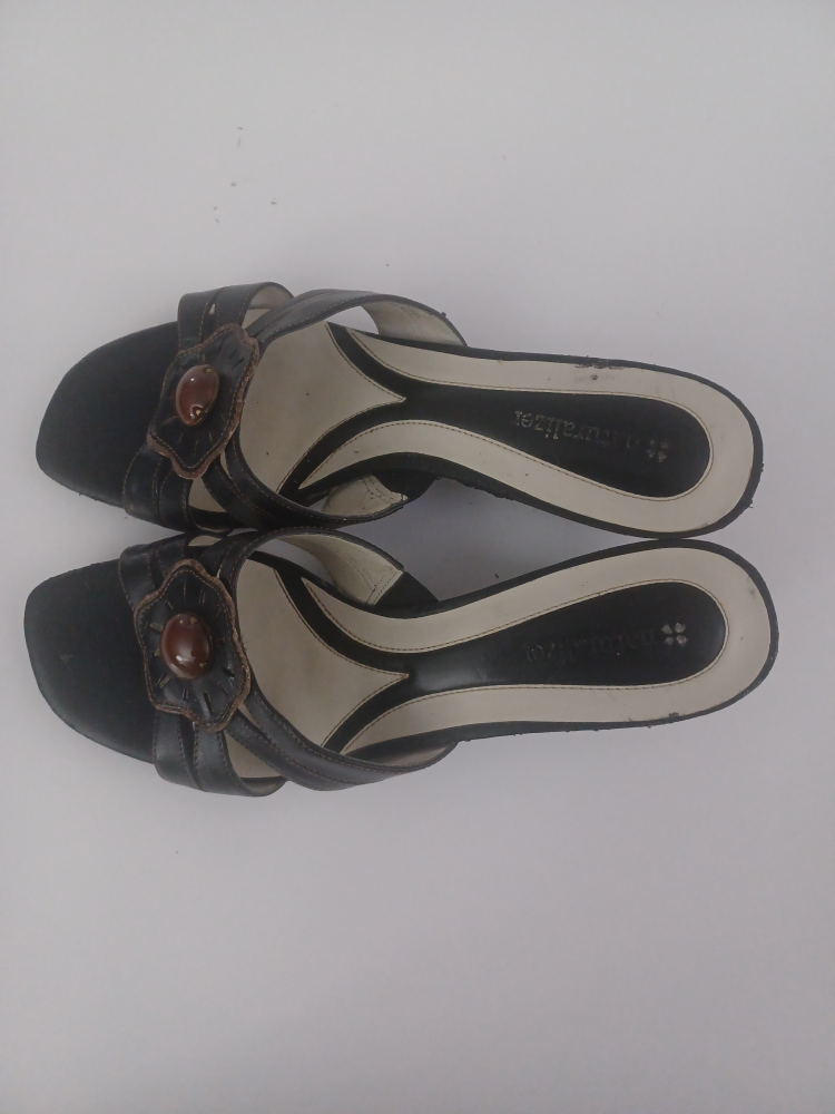 Naturalizer Black Leather Flower Detail Heels - Size 8 - photo 4