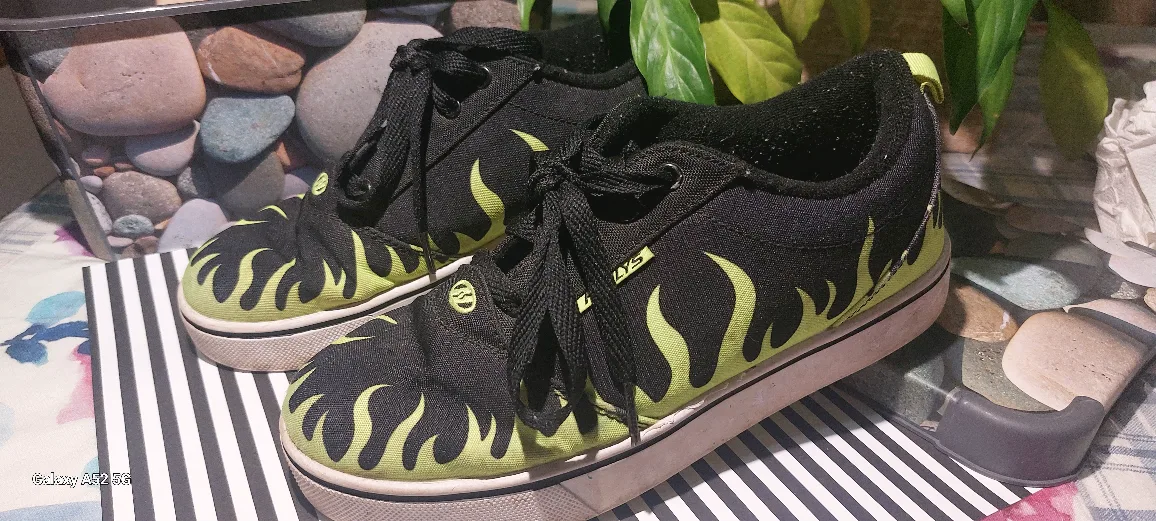 Heelys Roller Shoes, Black with Green Flames, Youth size 5 thumbnail