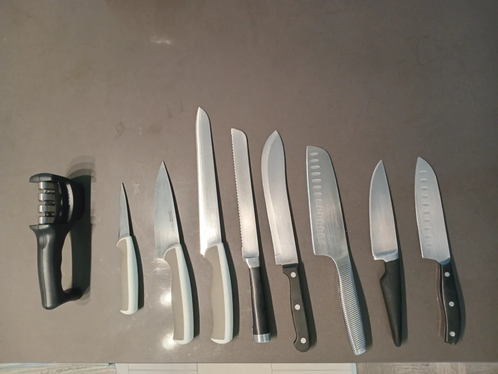 Knife set with sharpener thumbnail