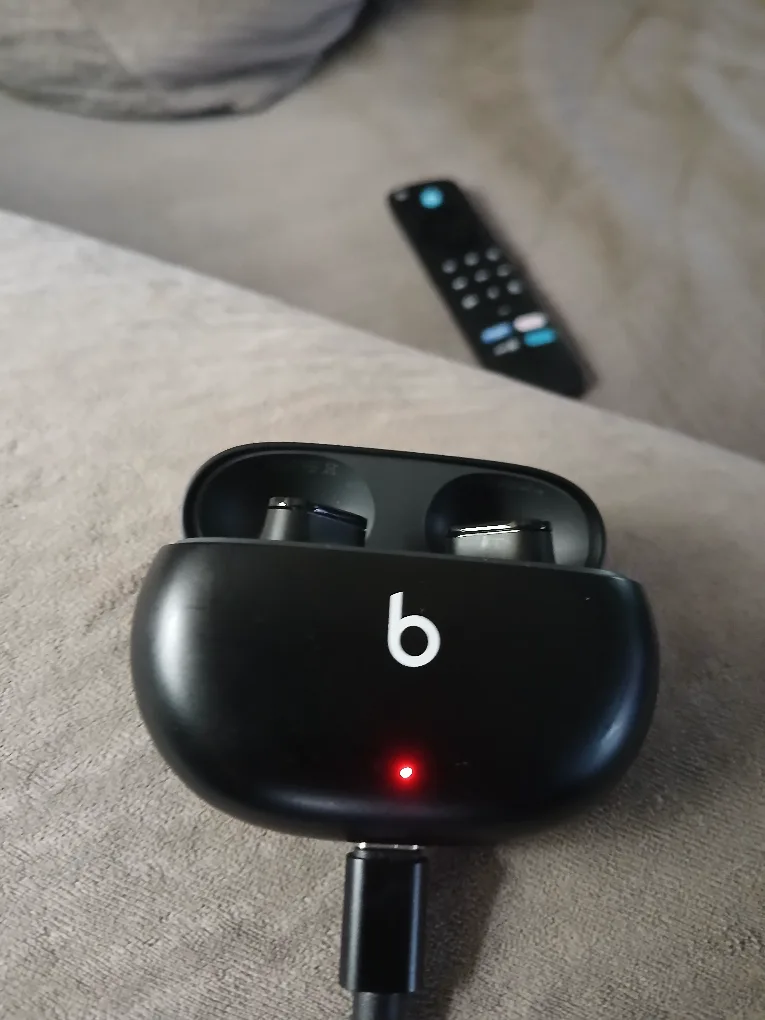 Beats Studio Buds - Black thumbnail