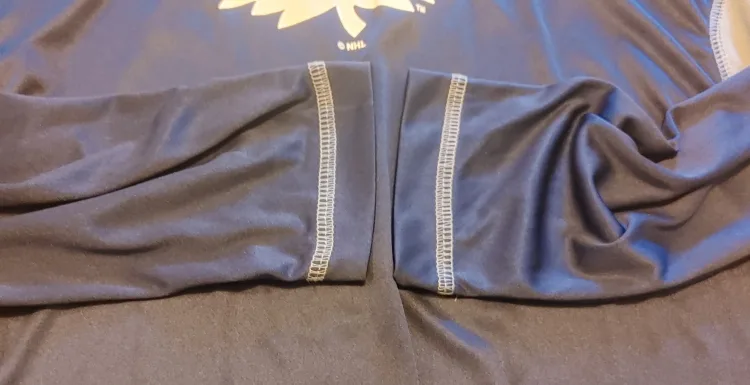 Toronto Maple Leafs NHL Long Sleeve - Size L image indicator(5)