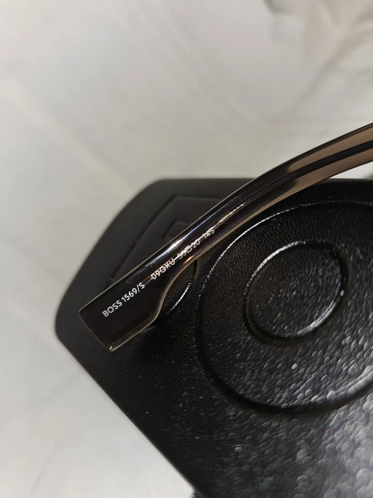 BOSS Sunglasses with Case image indicator(10)