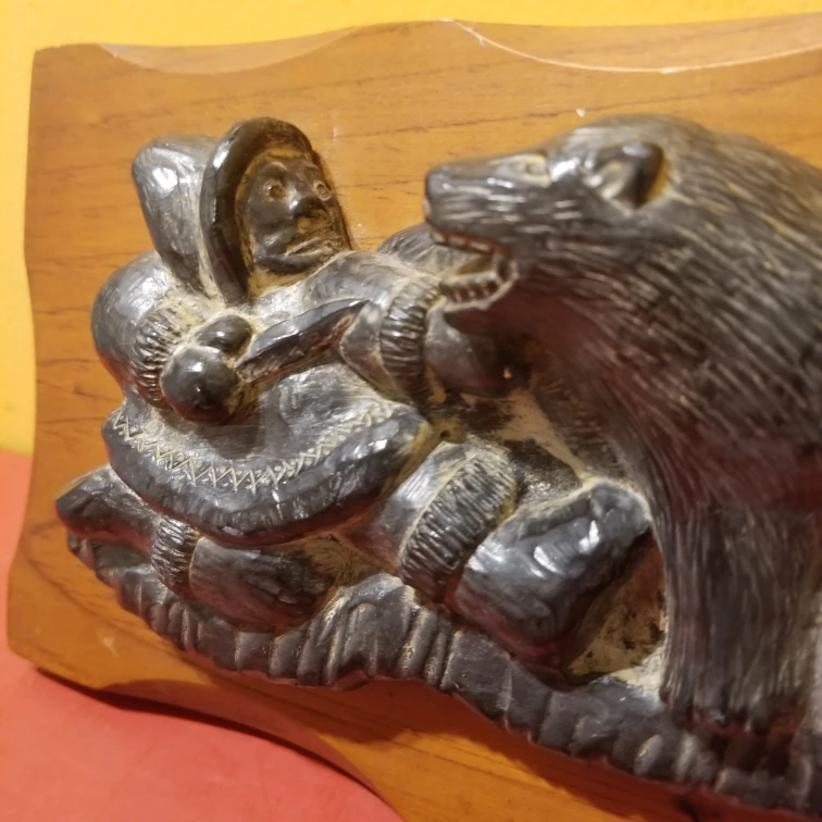 Vintage Inuit Carving - Man vs Bear - photo 3