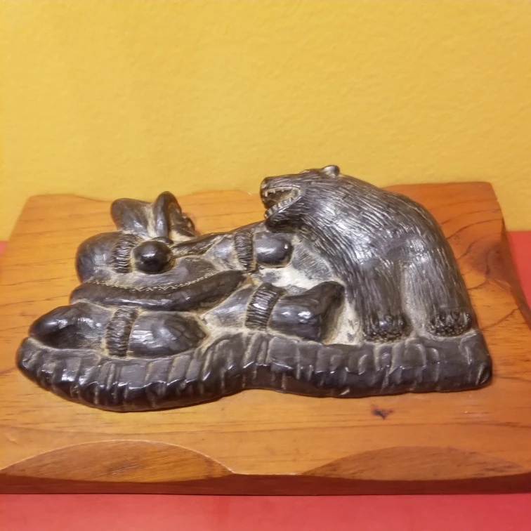 Vintage Inuit Carving - Man vs Bear - photo 4
