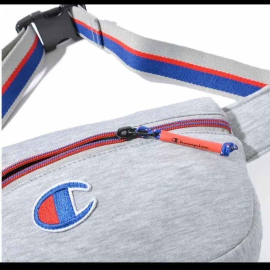 Champion Attribute Waist Pack image indicator(5)