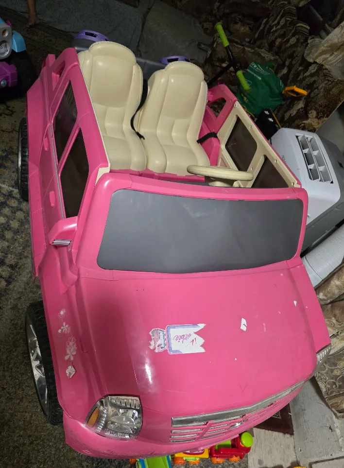 Pink Cadillac Escalade Ride-On Toy Car image indicator(5)