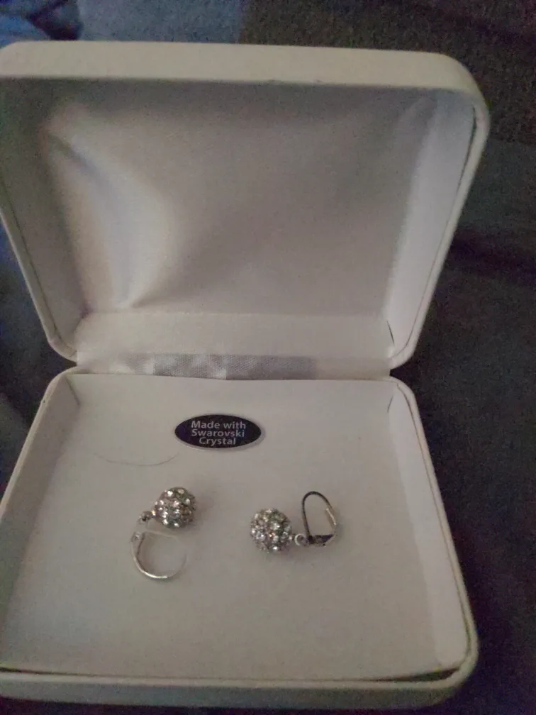 Swarovski Crystal Jewellery Set image indicator(3)