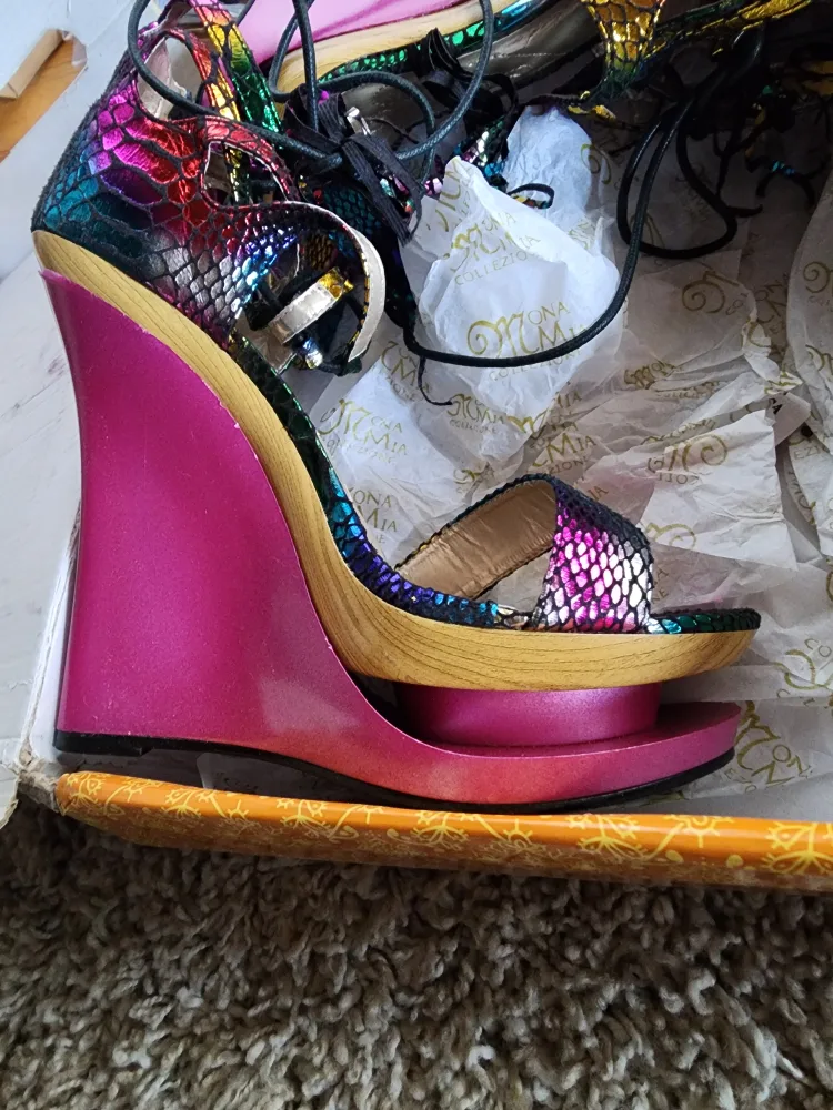 Mona Mia Collezione Wedge Heels - Size 10 image indicator(2)