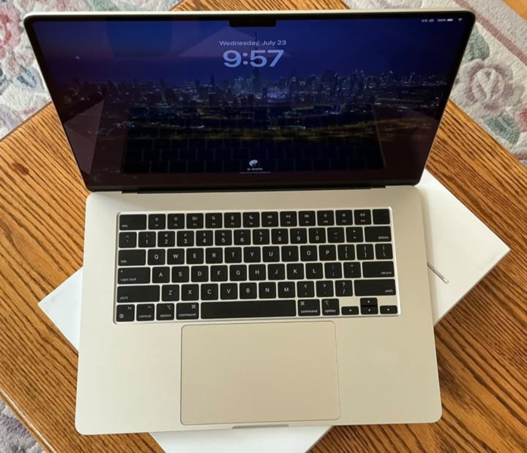 macbook air 15 inches M3 - photo 2