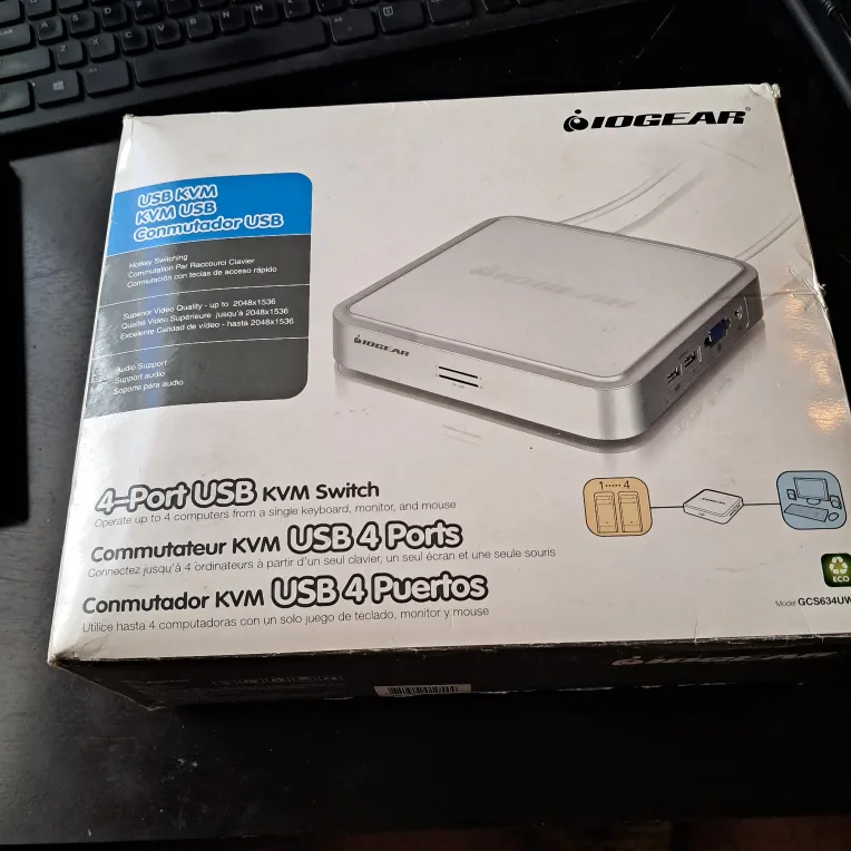 IOGEAR 4-Port USB KVM Switch (GCS634UW6) thumbnail