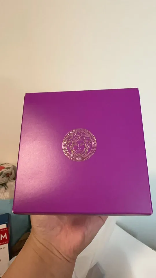 Versace Dylan Purple Perfume Set from Shoppers image indicator(6)