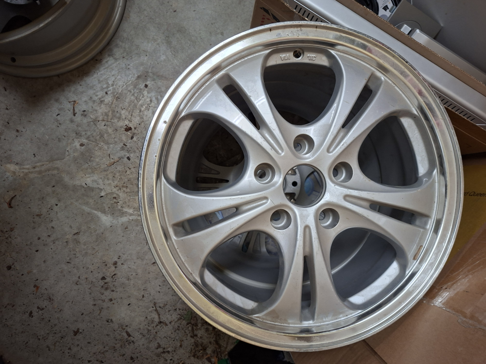 Set of 4 Silver Car Rims - photo 2