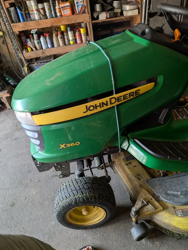 John Deere x360 with Bagger image indicator(8)