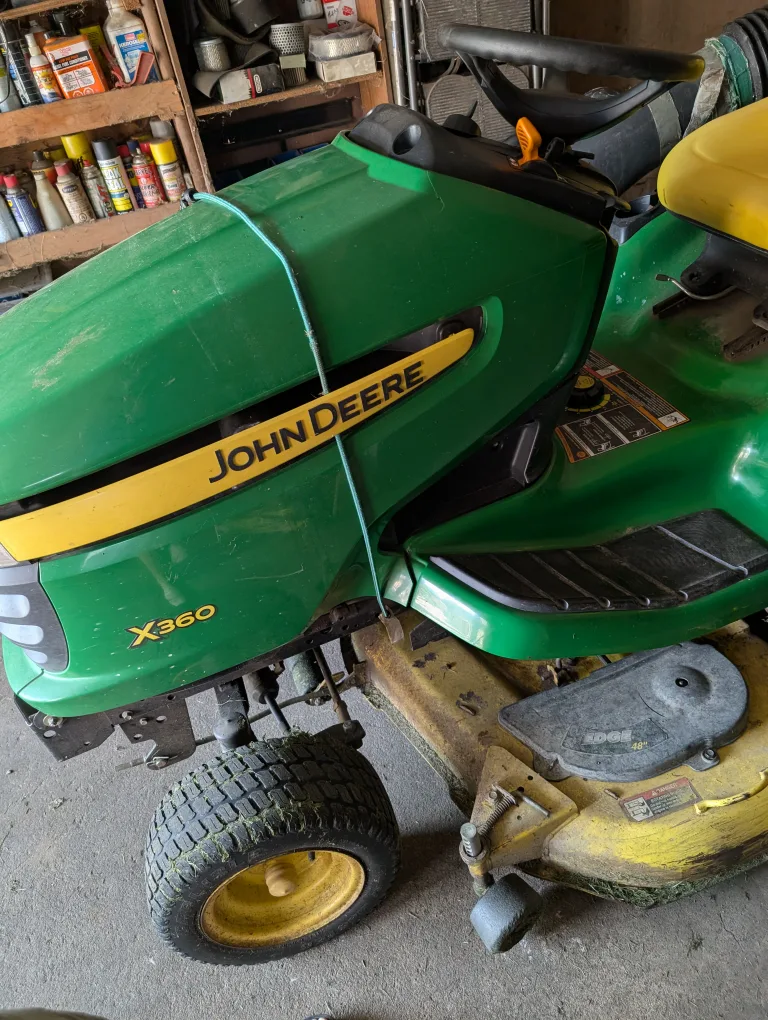 John Deere x360 with Bagger image indicator(10)