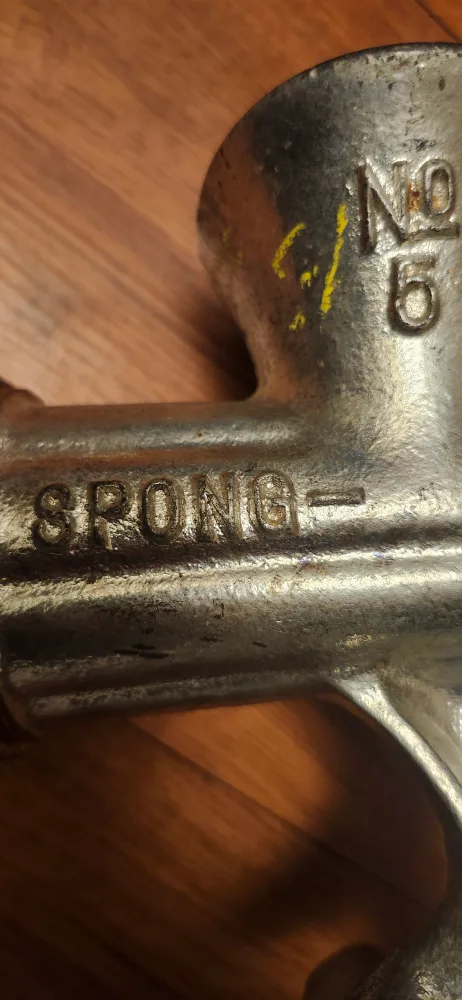 VINTAGE MADE IN ENGLAND HAND MINCER SOLID IRON.. WOOD HANDLE image indicator(2)