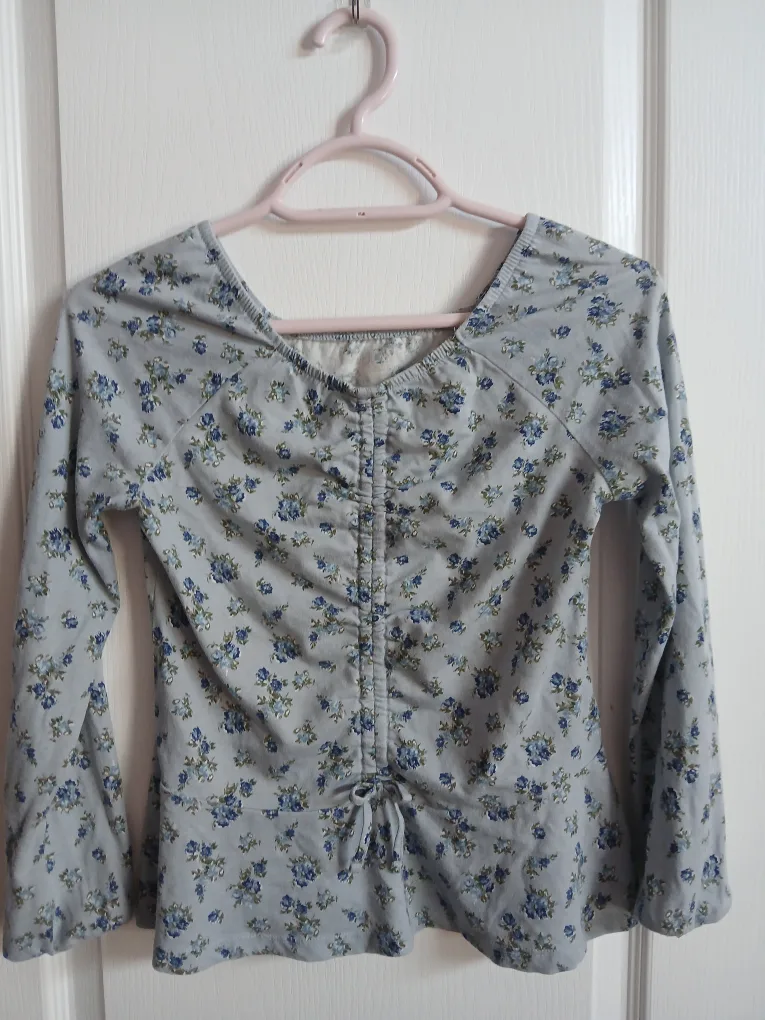 CLEANOUT (1): Girls dresses and tops image indicator(9)