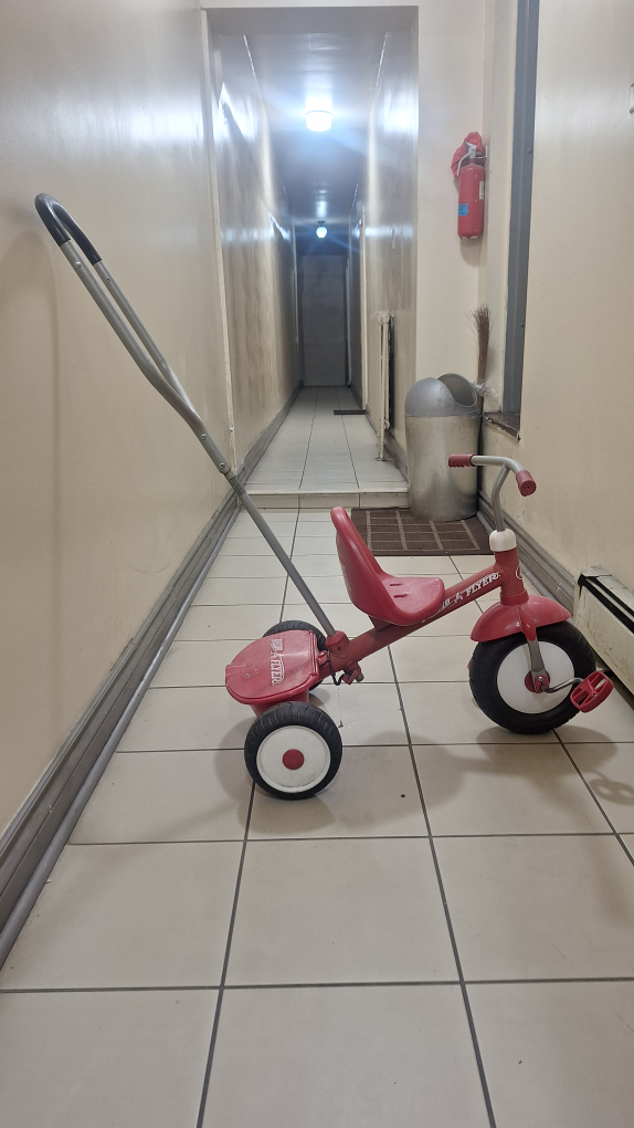 Radio Flyer tricycle - photo 2