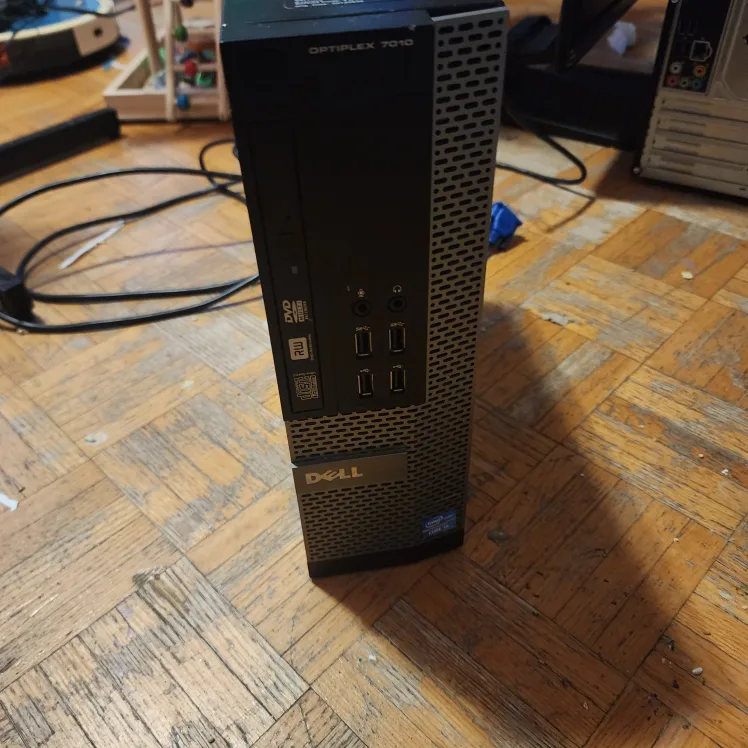 Dell OptiPlex 7010 Desktop Computer thumbnail