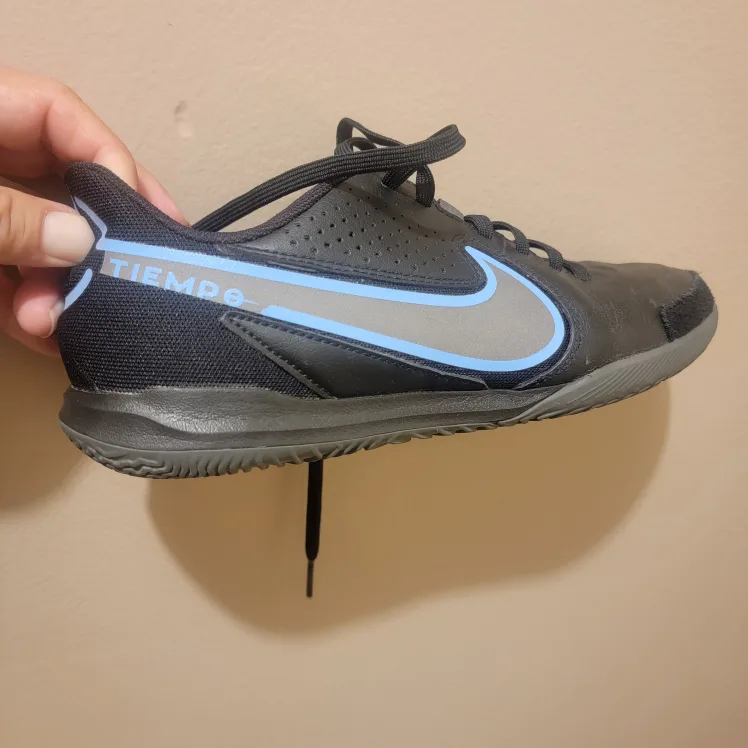 nike sneakers tiempo size 7