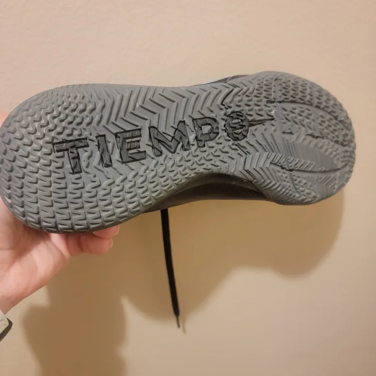 nike sneakers tiempo size 7 image indicator(4)