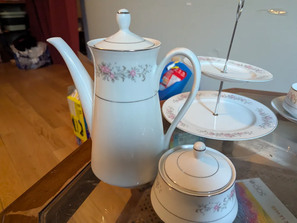 Premiere Fine China Rose Garden Dinnerware Set image indicator(2)