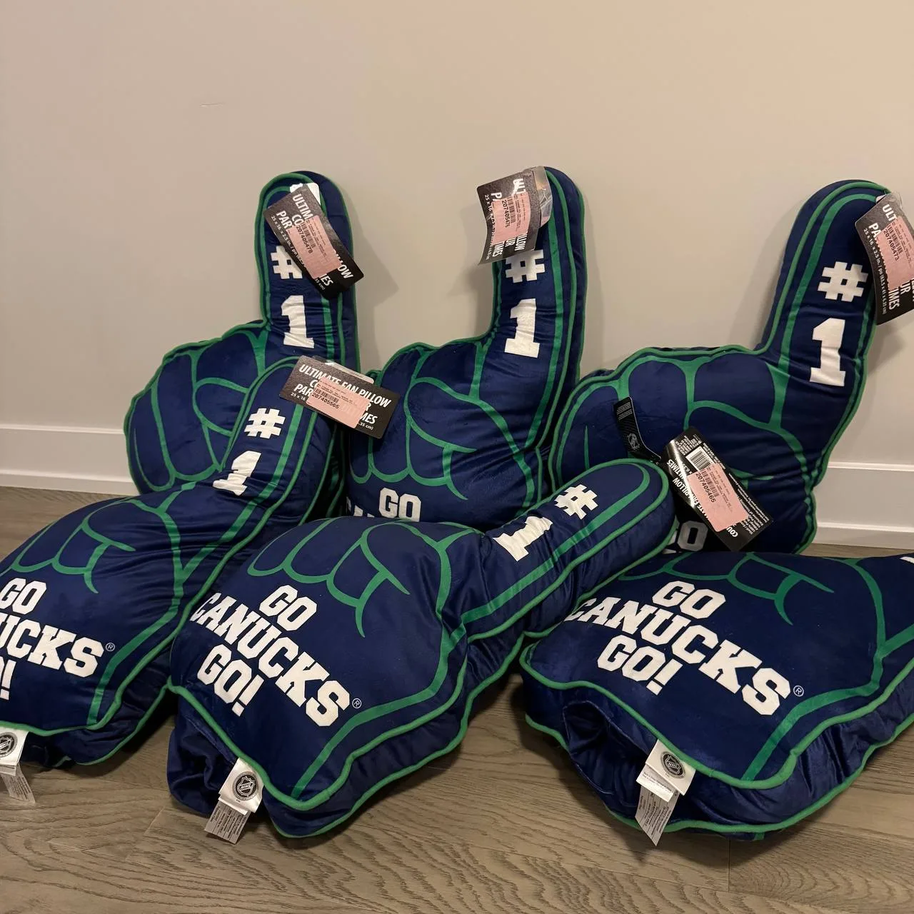 NHL Vancouver Canucks Finger Pillows image indicator(3)