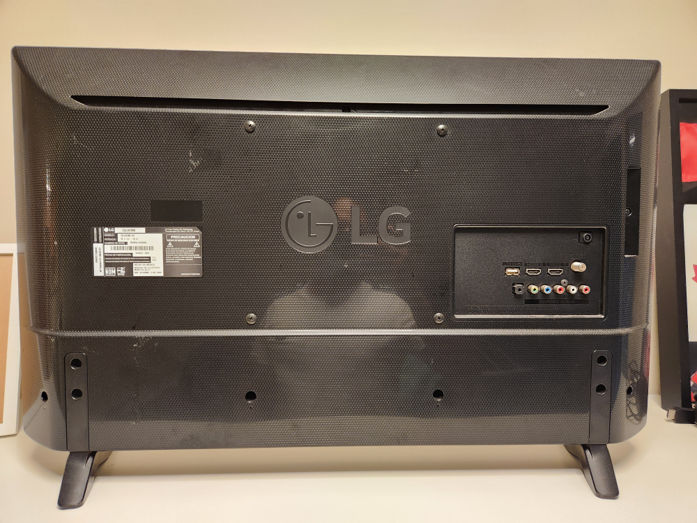 LG 32" HD LED TV - Great Condition! - photo 2