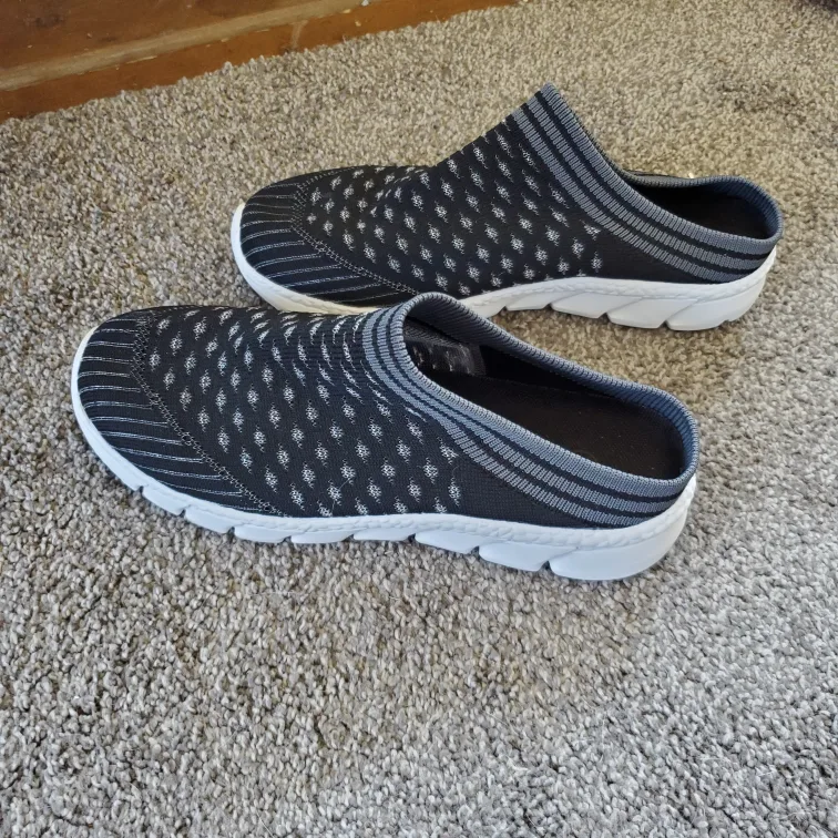 Black Slip-On Shoes - Size 41 image indicator(2)