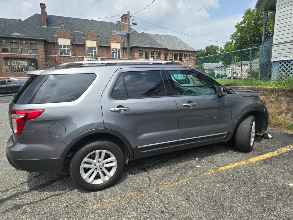 2014 Ford Explorer SUV thumbnail