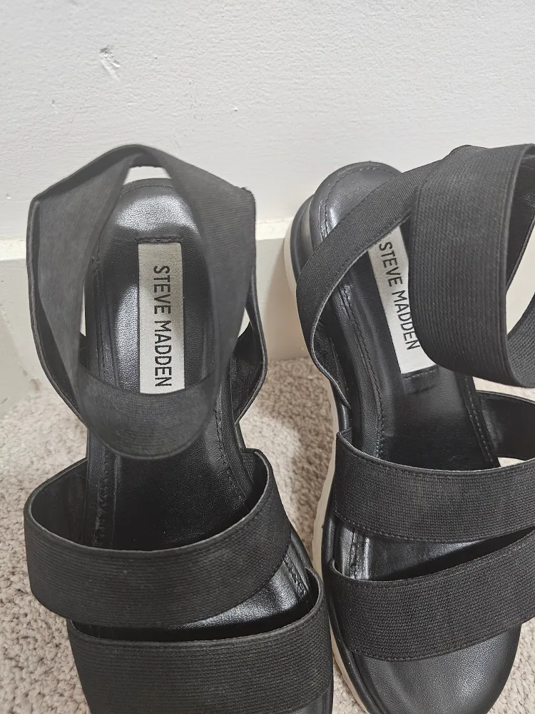 Steve Madden Black Sandals Size 6 image indicator(2)