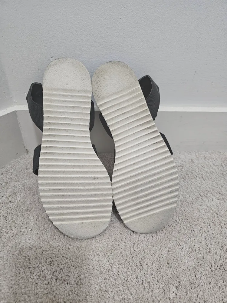 Steve Madden Black Sandals Size 6 image indicator(3)