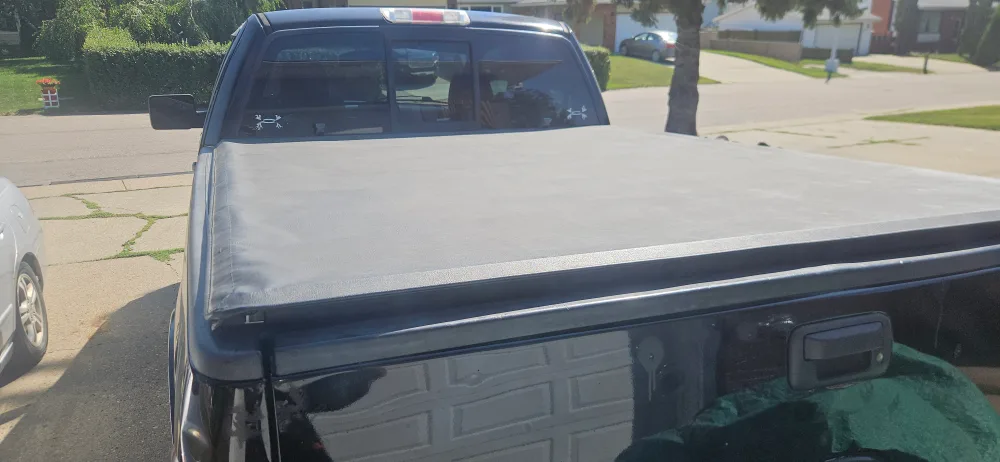 mint condition locking Truck Bed Tonneau Cover w/ Clamps