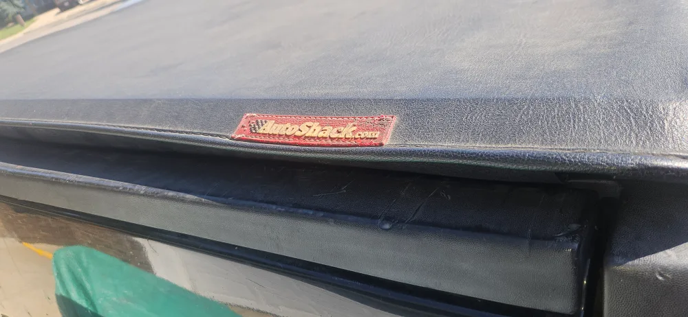 mint condition locking Truck Bed Tonneau Cover w/ Clamps image indicator(2)