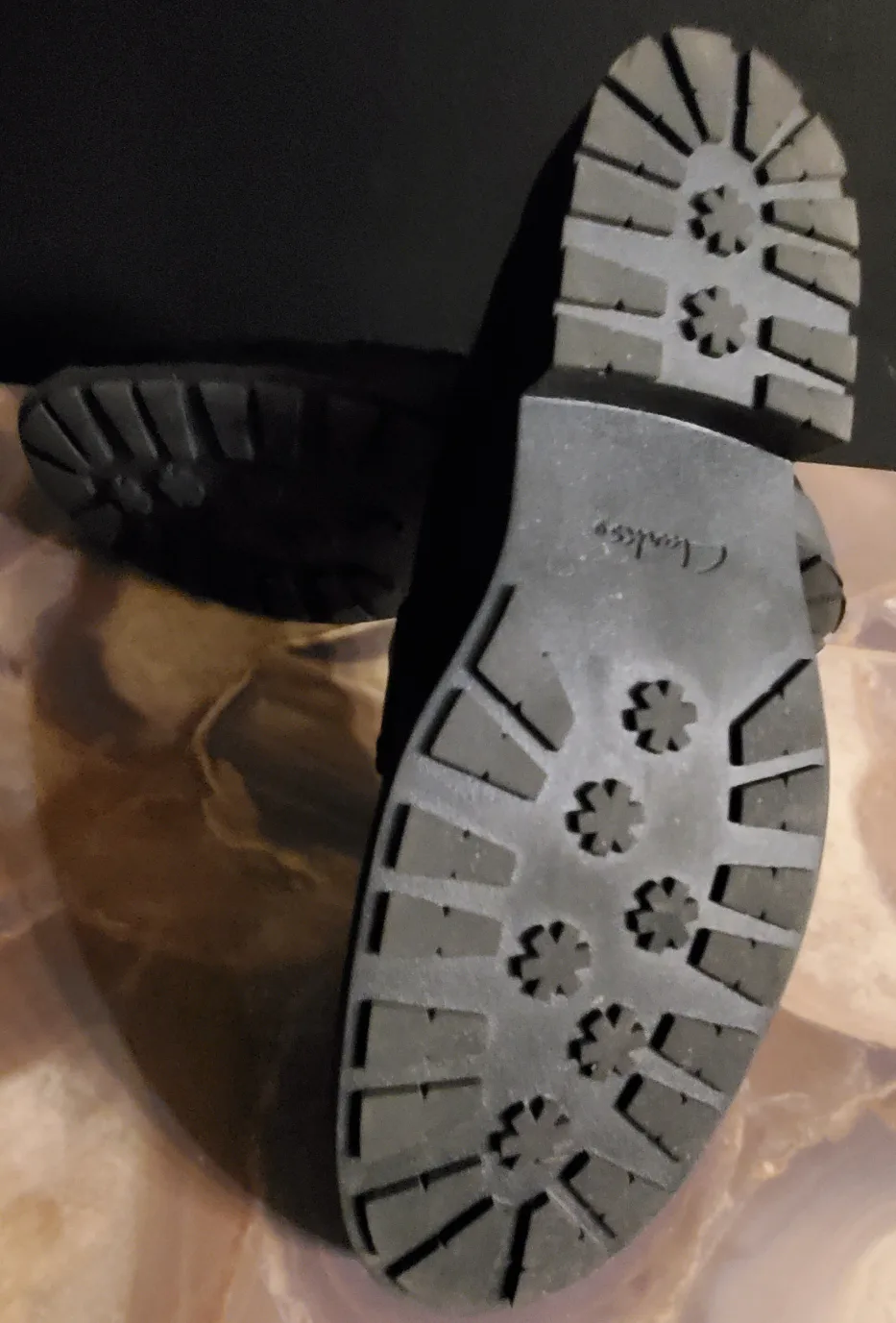 Women's Clarks Black Leather Loafers 8.5 image indicator(3)