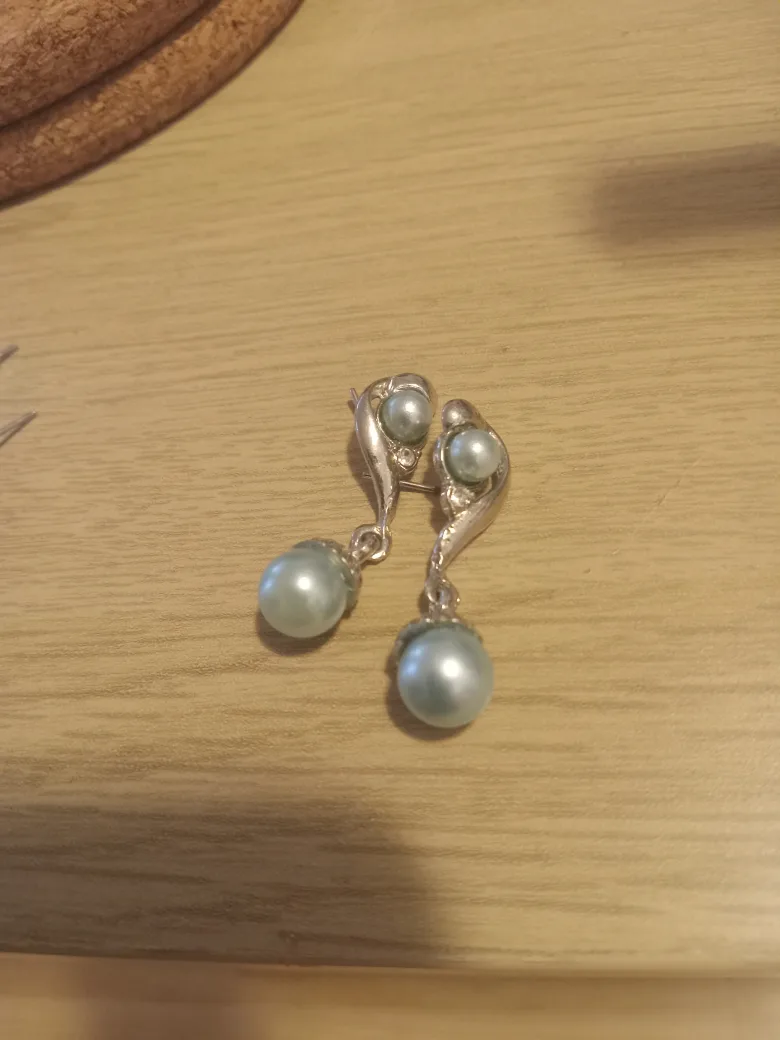 Pearl Drop Earrings thumbnail